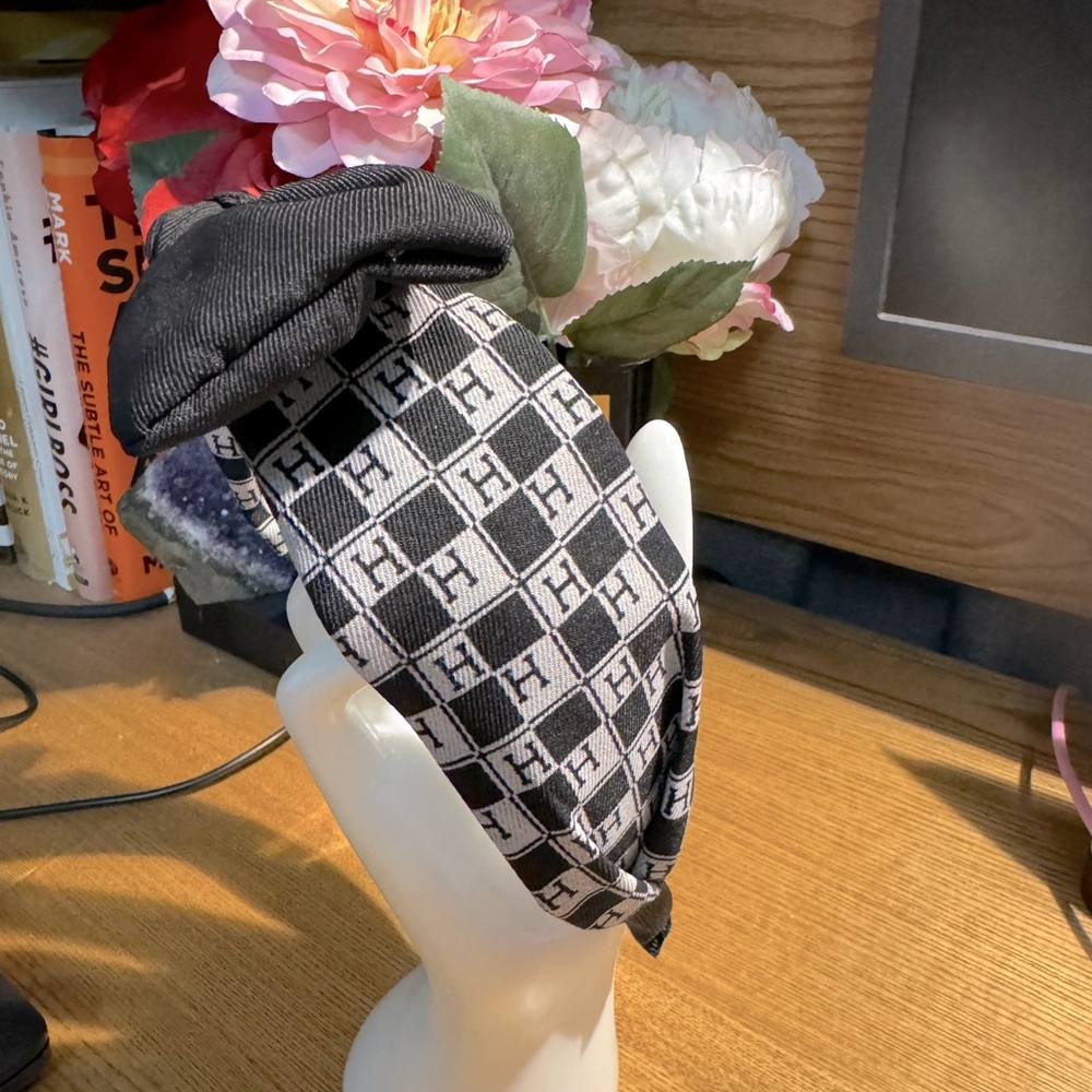 Headband NWT “H” design Fashion - Picture 1 of 2